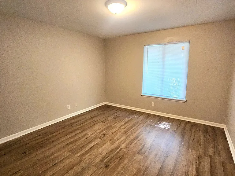 Riverbend Apartments — Photo 75