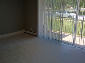 8100 W 87th St, Hickory Hills, IL