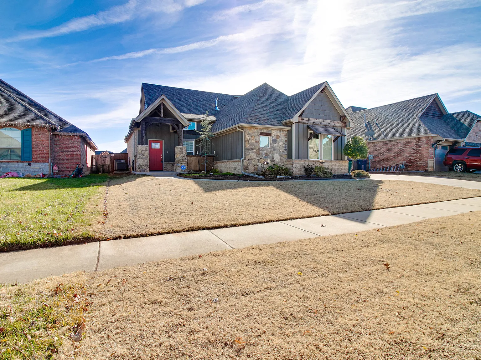 3 bed, 2400 sqft, $2,495 — Photo 3