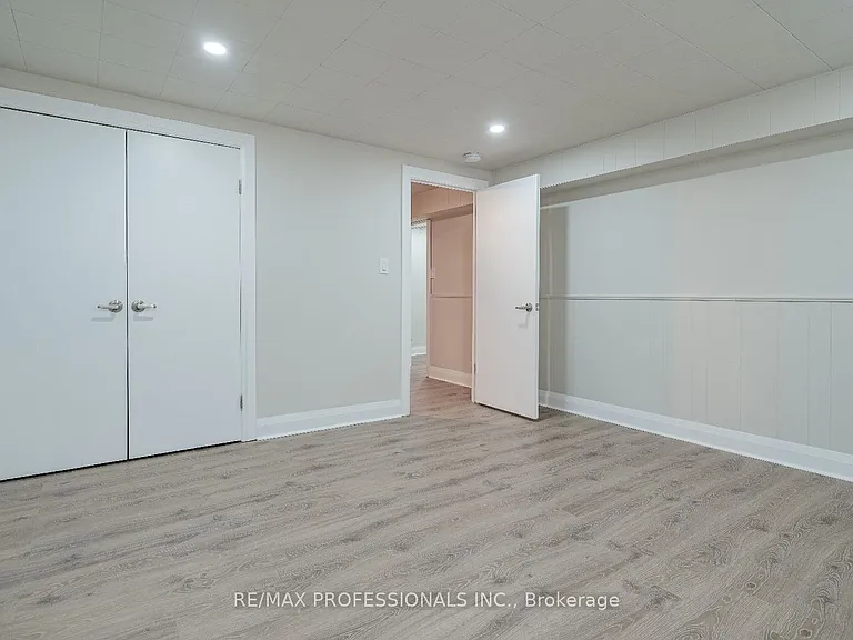 364 Rathburn Rd — Photo 10