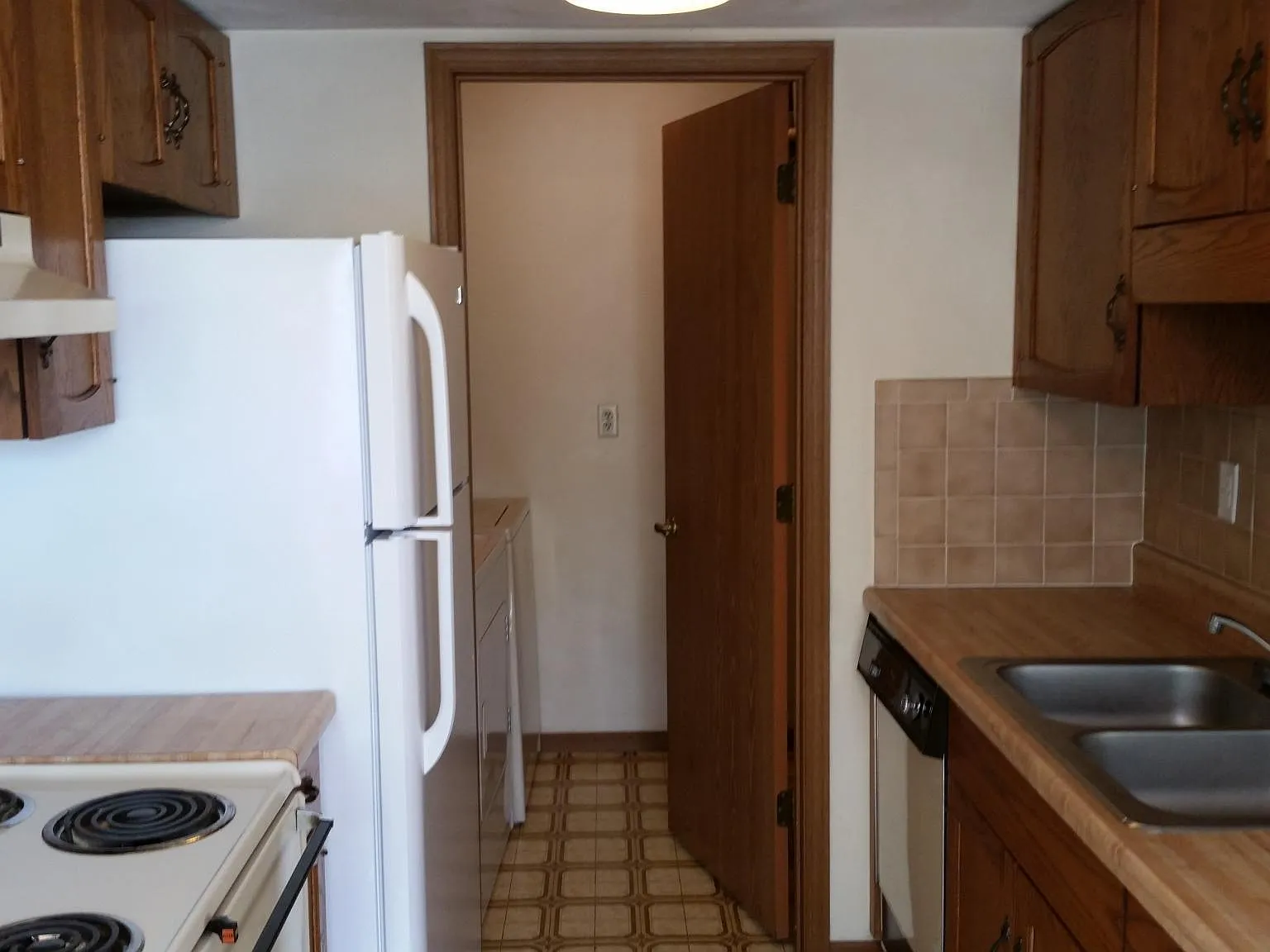 1122 E 3rd St — Photo 4