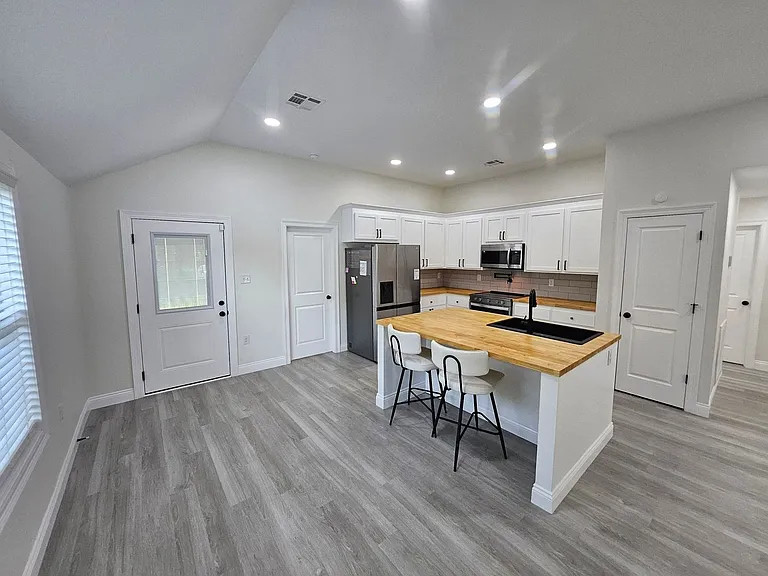 1006 S 9th St — Photo 6