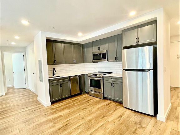 4th image of 251 W 117th St #1B