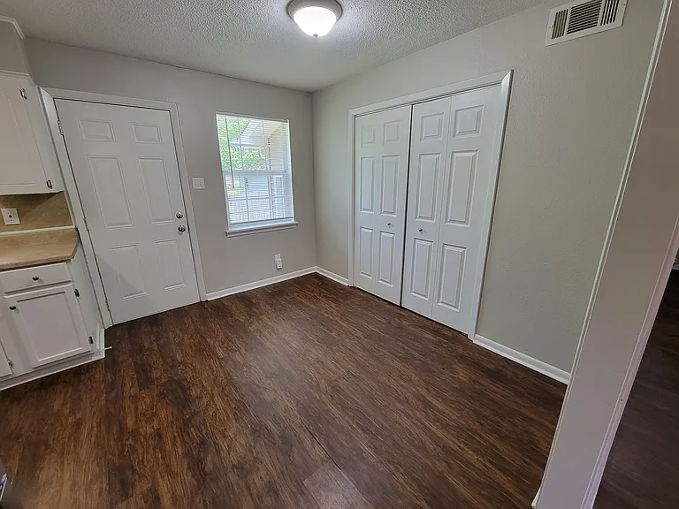 1900 Kelly Dr — Photo 7
