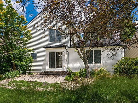 3rd image of 8607 Clover Glade Dr