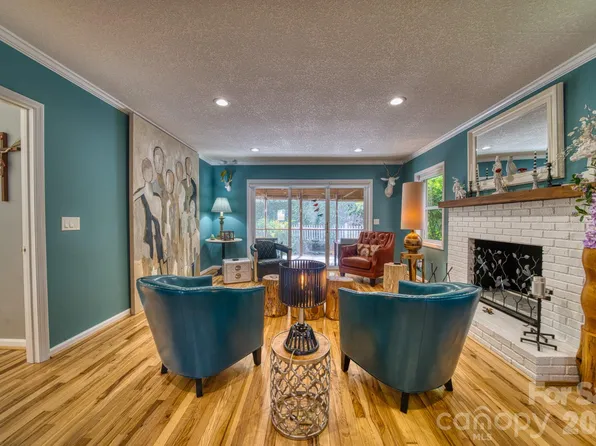 130 Exeter Ct, Hendersonville, NC 28791