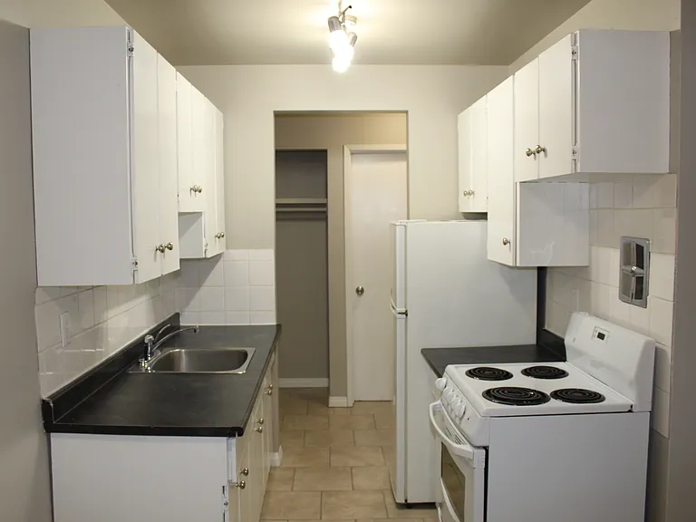 11919 105th St NW — Photo 4