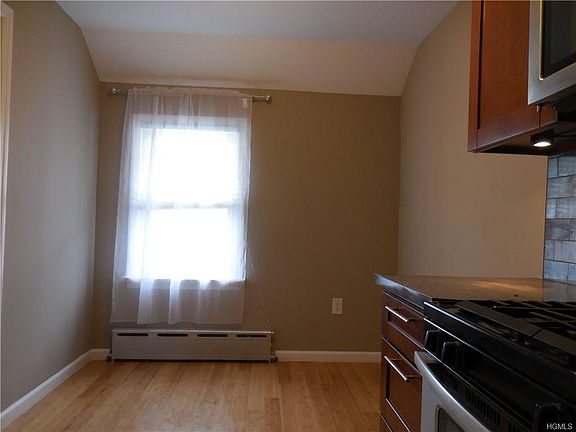 3rd image of 116 Webster Ave #2L