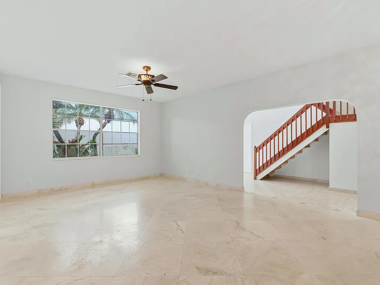 1235 Sussex St — Photo 8
