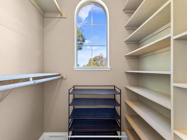 701 Rolling Green Dr — Photo 12