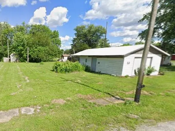 1011 N West St, Carlinville, IL 62626