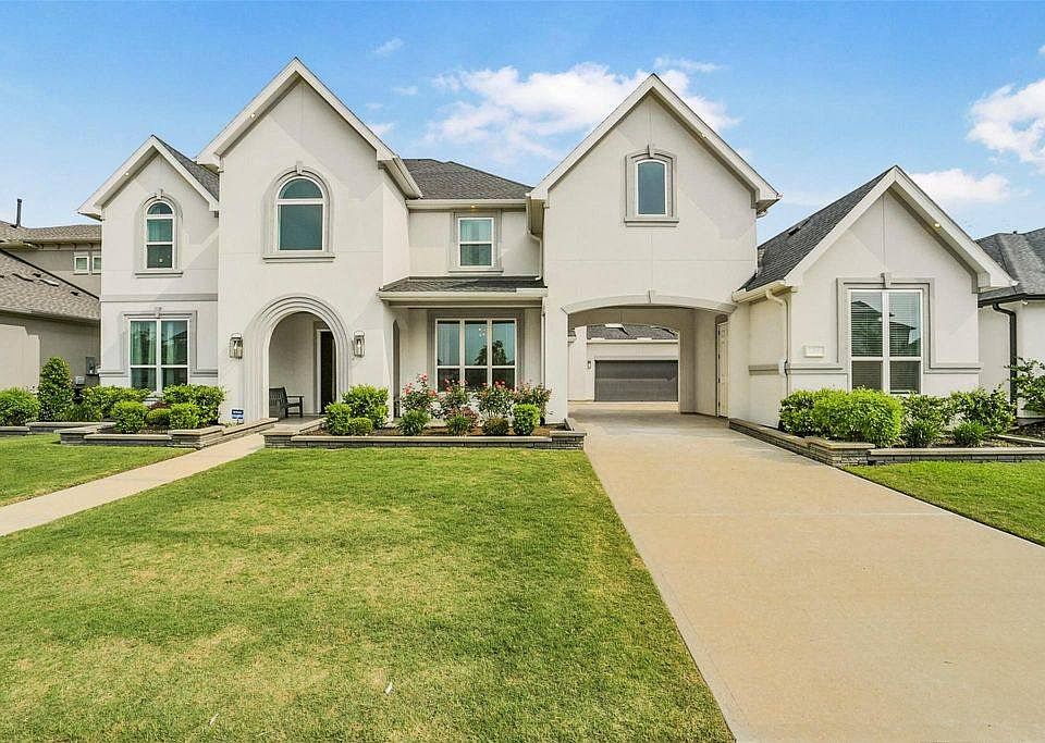 1st image of 2018 Grove Terrace Ln