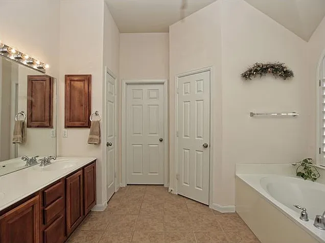 2660 Salorn Way — Photo 12