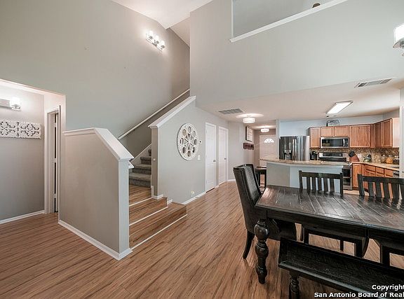 5th image of 10027 Buescher Ln