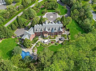 10 Orchard Ln, Old Westbury, NY