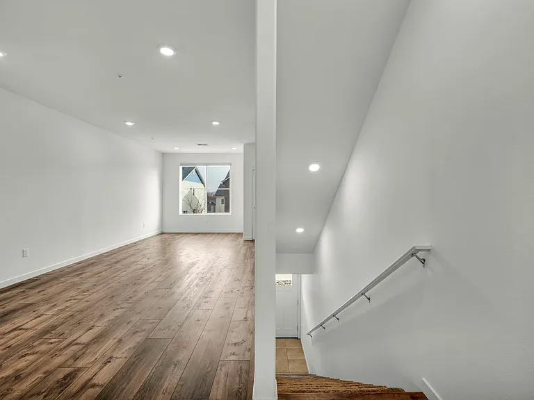 545 Gloria May Ln — Photo 19