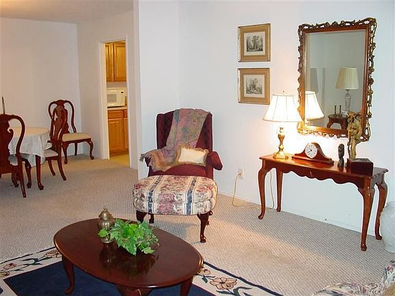 3rd image of 724 Belair Dr
