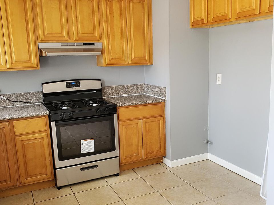 1st image of 677 Plumer St #A