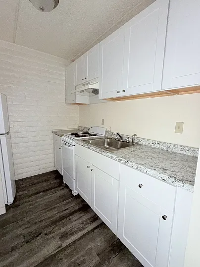 BROADWAY APARTMENTS — Photo 42