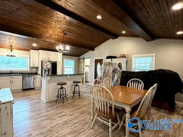 617 City Park Dr SE, Arab, AL 35016