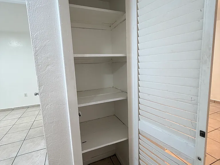 1860 SW 22nd St #7 — Photo 5