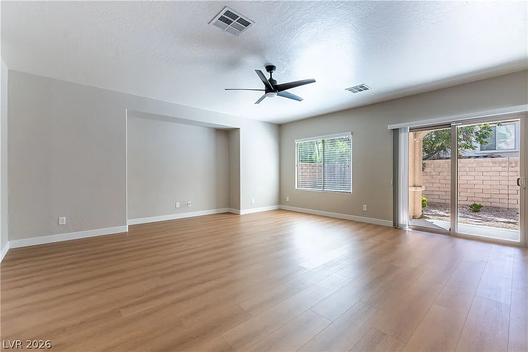 3 bed, 2.5 bath, 1719 sqft, $2,495 — Photo 2