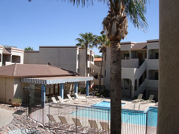 Swimming pool/hot tub