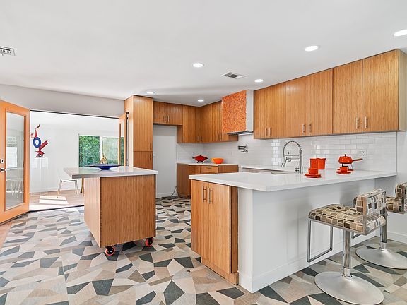 5th image of 2627 N Cerritos Rd