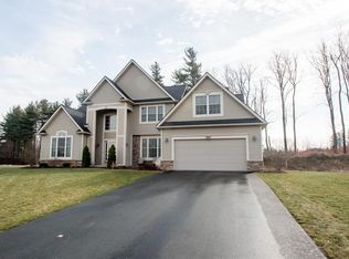 265 Gallant Fox Ln, Webster, NY 14580