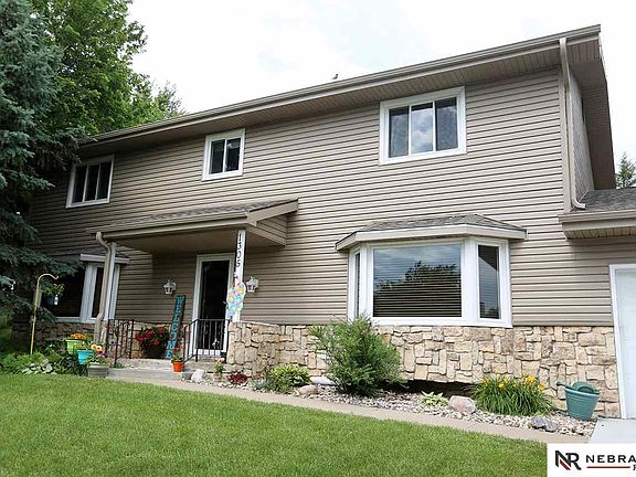 3rd image of 1305 Hickory Cir