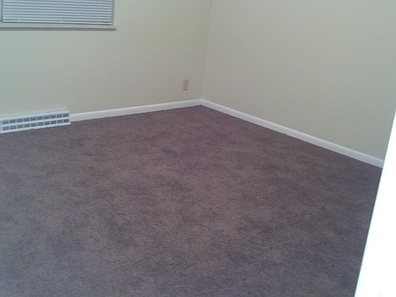 5th image of 887 Expressview Dr