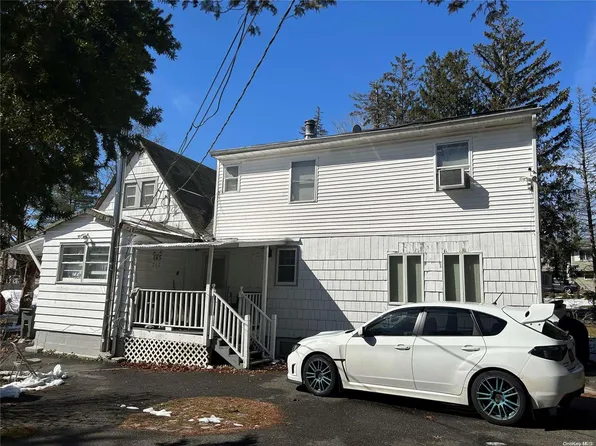 52 Ridge Avenue, Central Islip, NY 11722
