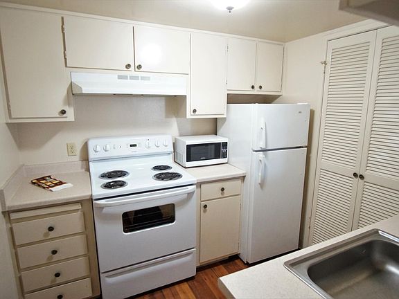 4th image of 931 Fulton Ave APT 433