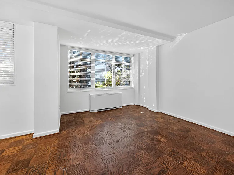 Hill House Apartments — Photo 16