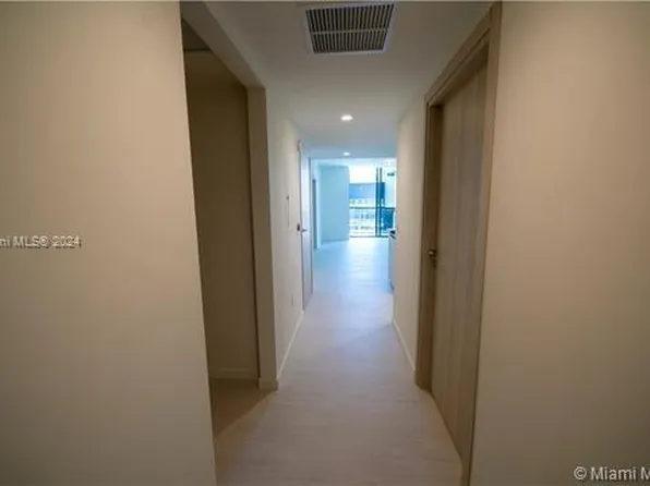 1000 Brickell Plz #4905, Miami, FL 33131
