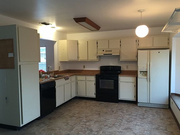 4th image of 3210 Parkside Ct