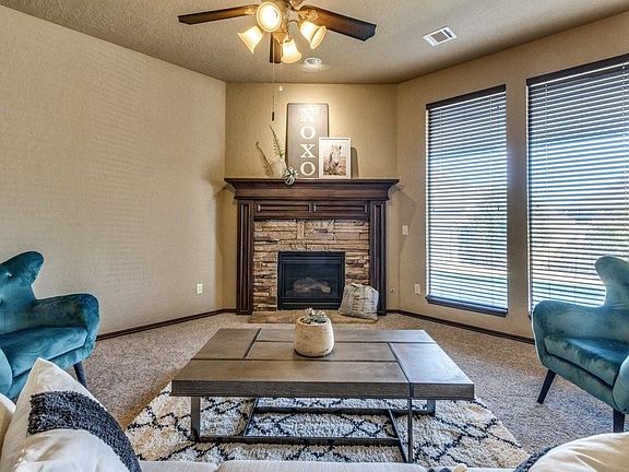 5th image of 712 Samantha Ln