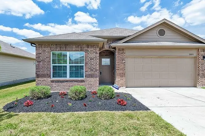 1009 Gaelic Dr — Photo 1