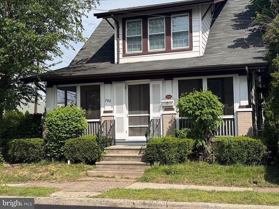 1st image of 702 E Howell St