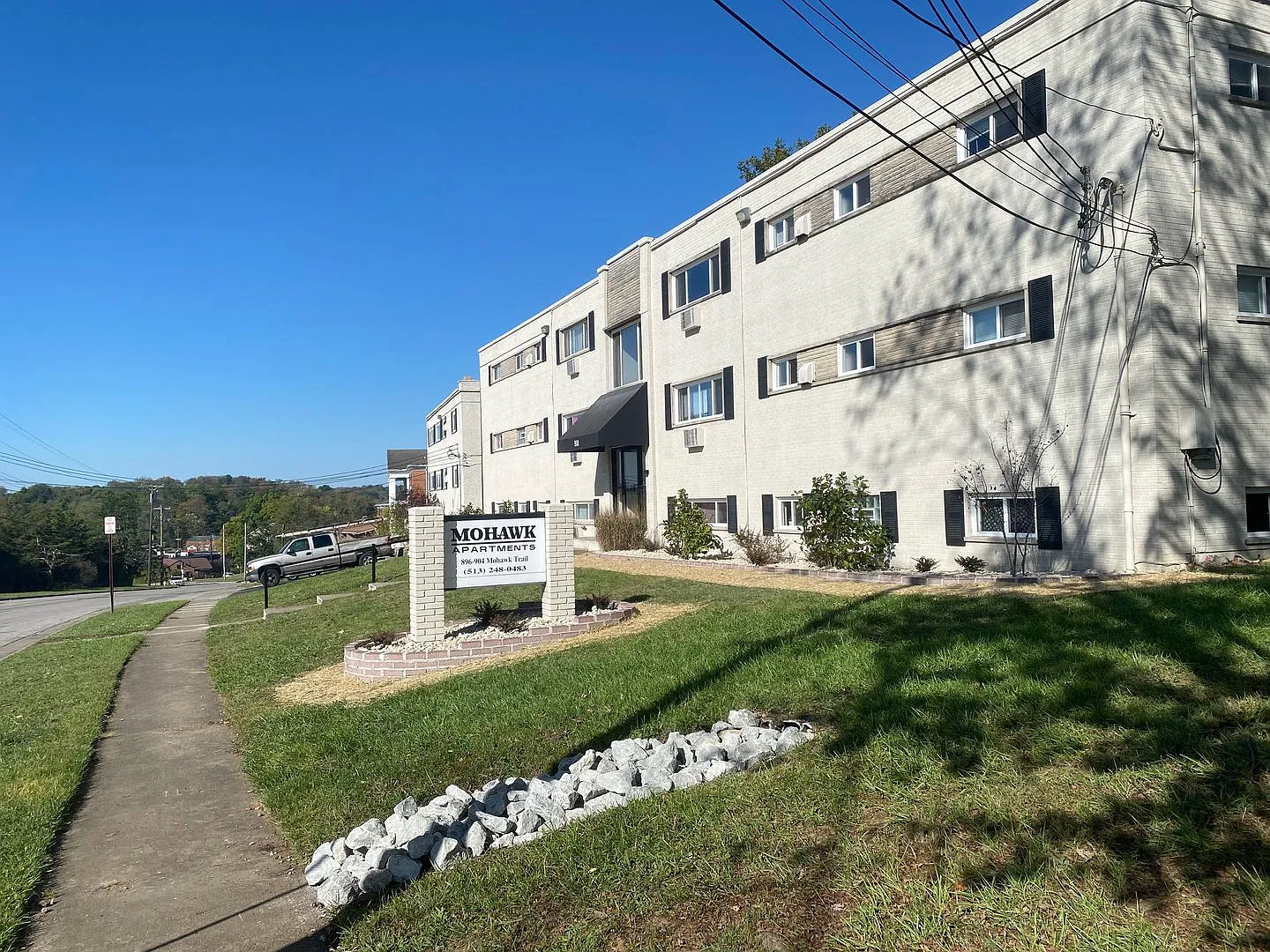 900 Mohawk Trail Apartments — Photo 2