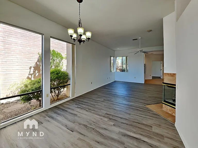 1606 W Calle Del Ducado — Photo 11