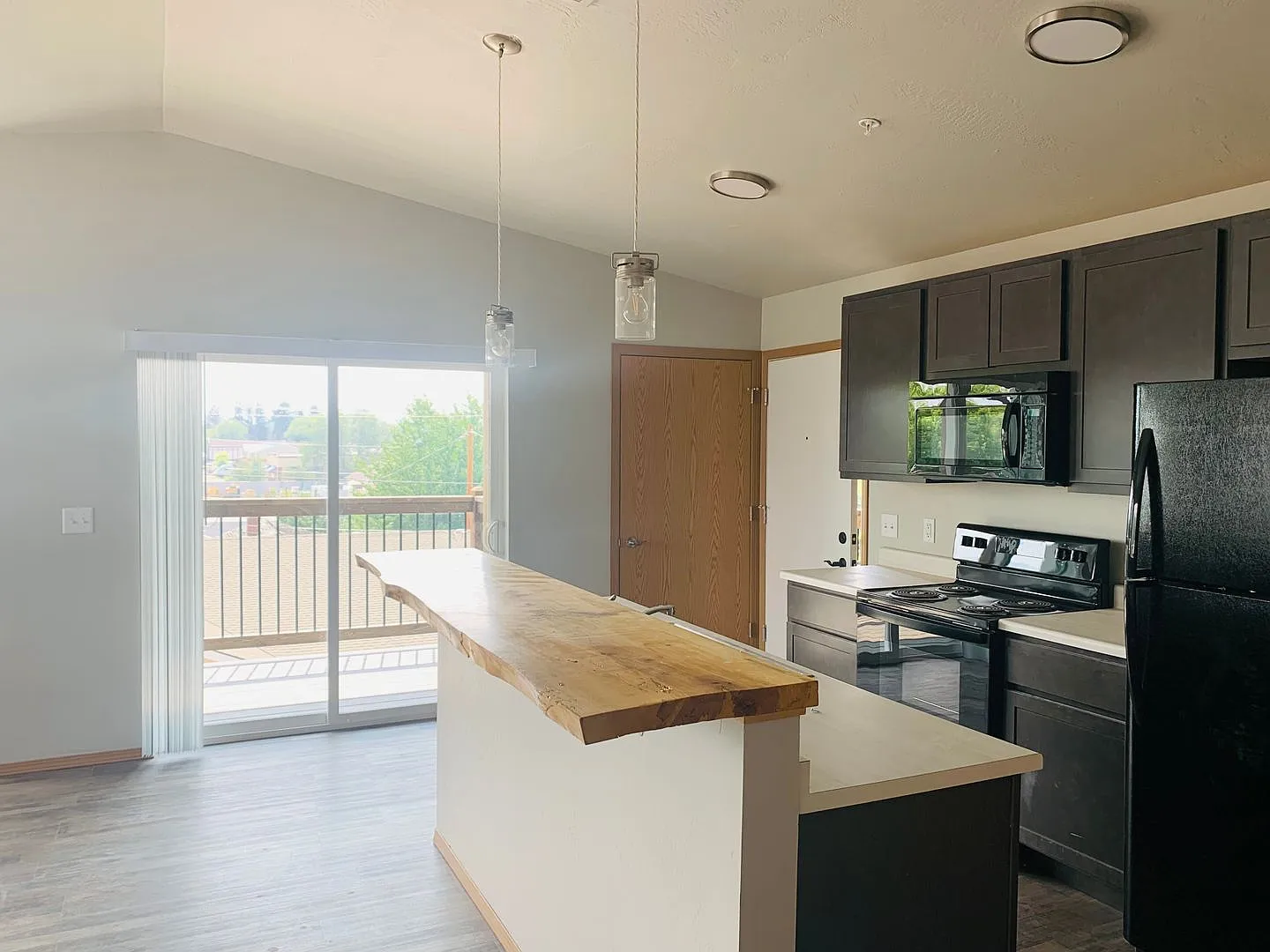Maple Apartments — Photo 4