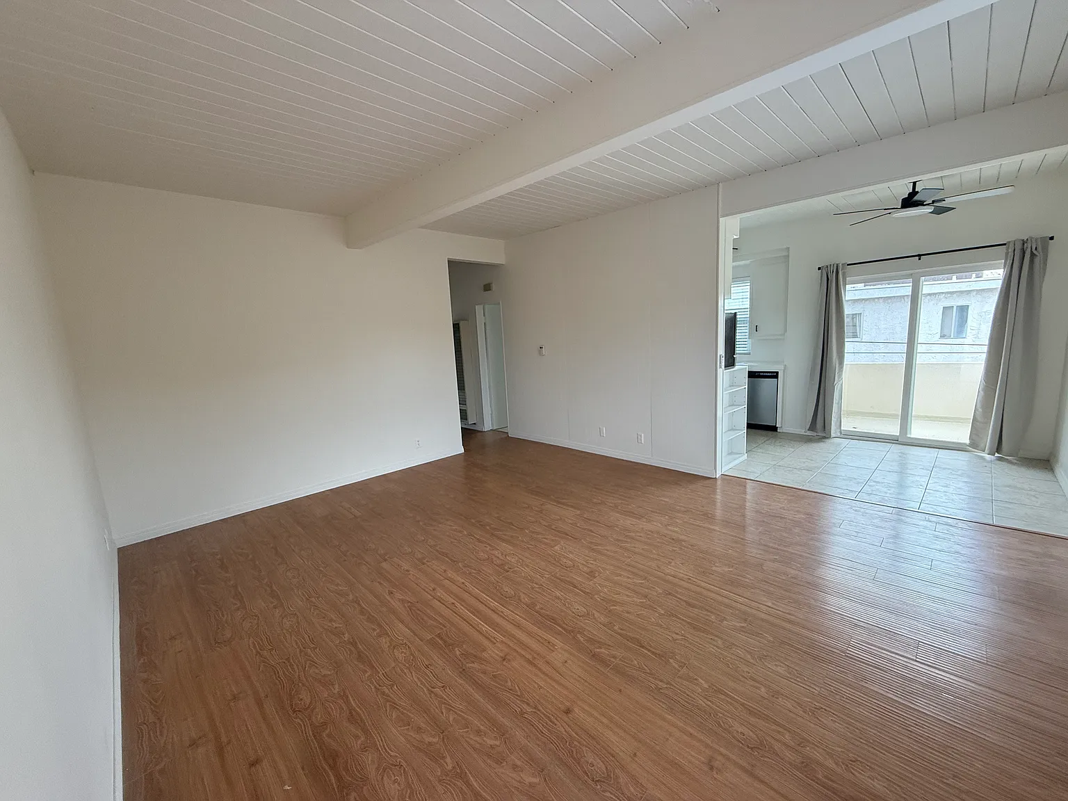 2 bed, 1100 sqft, $3,200 — Photo 3