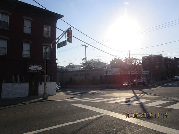 5th image of 467 Communipaw Ave