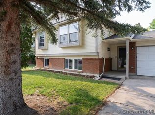2724 Sagebrush Ave, Cheyenne, WY 82009