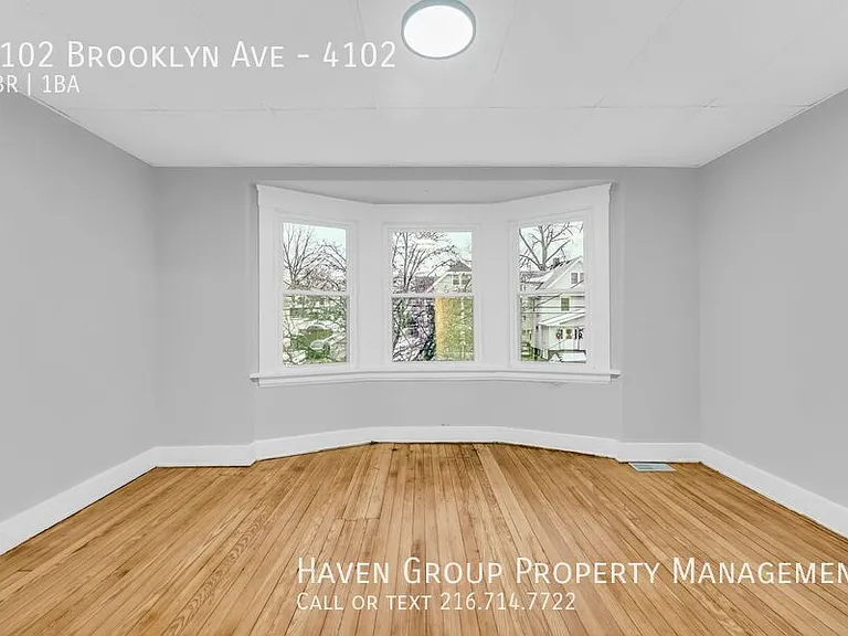 4102 Brooklyn Ave #4102 — Photo 12