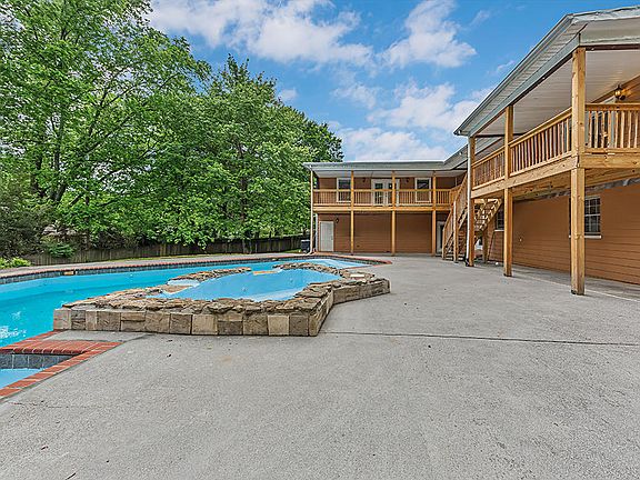 3rd image of 7716 Luxmore Dr