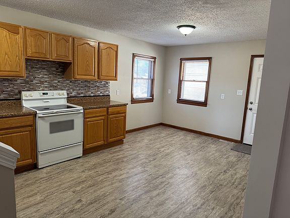 4th image of 713 E Elm St