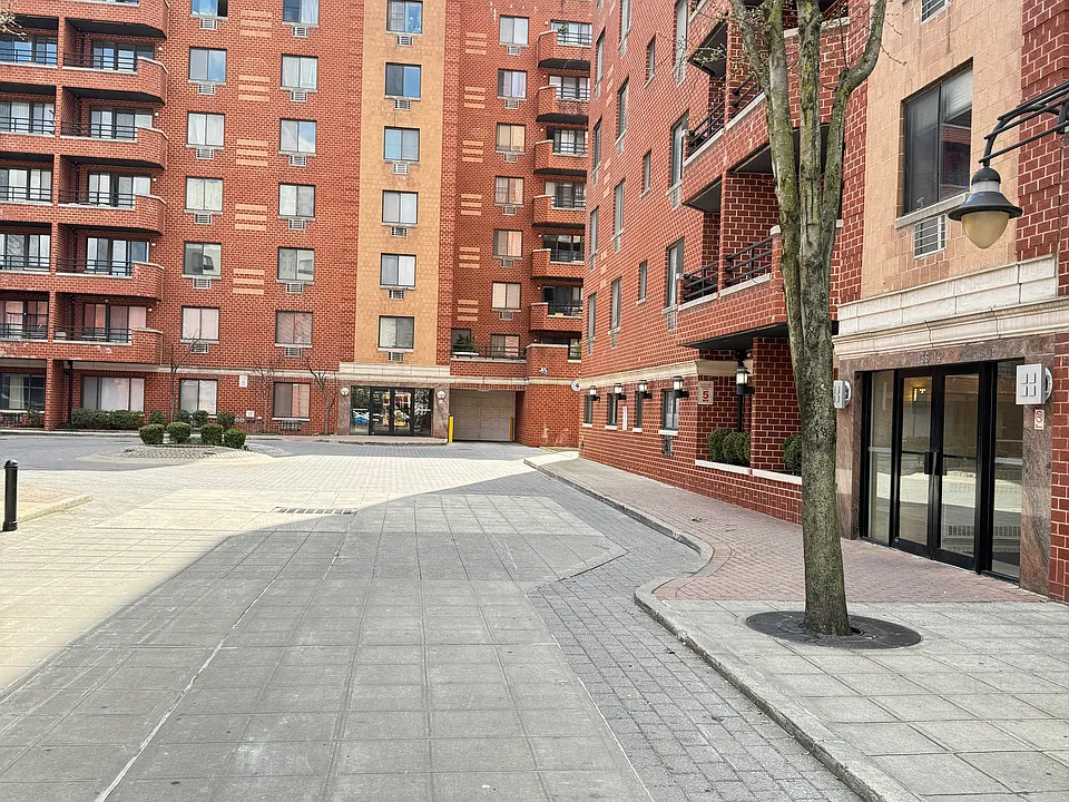13702 Northern Blvd #8CA