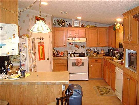 4th image of 19 Gindy Ln